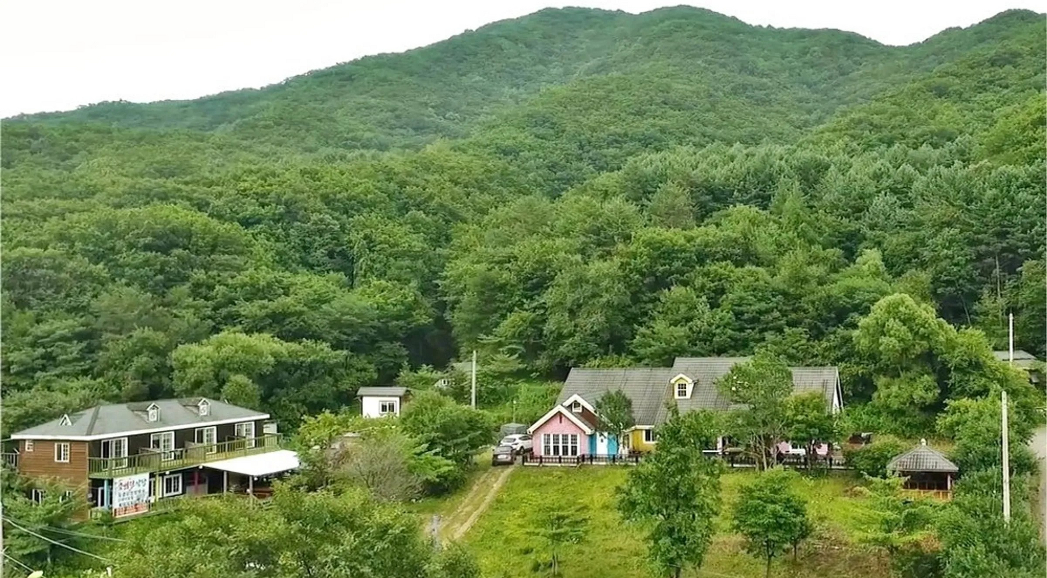 https://yaimg.yanolja.com/v5/2026/08/25/02/6a8d023d88ad05.09033287.jpg
