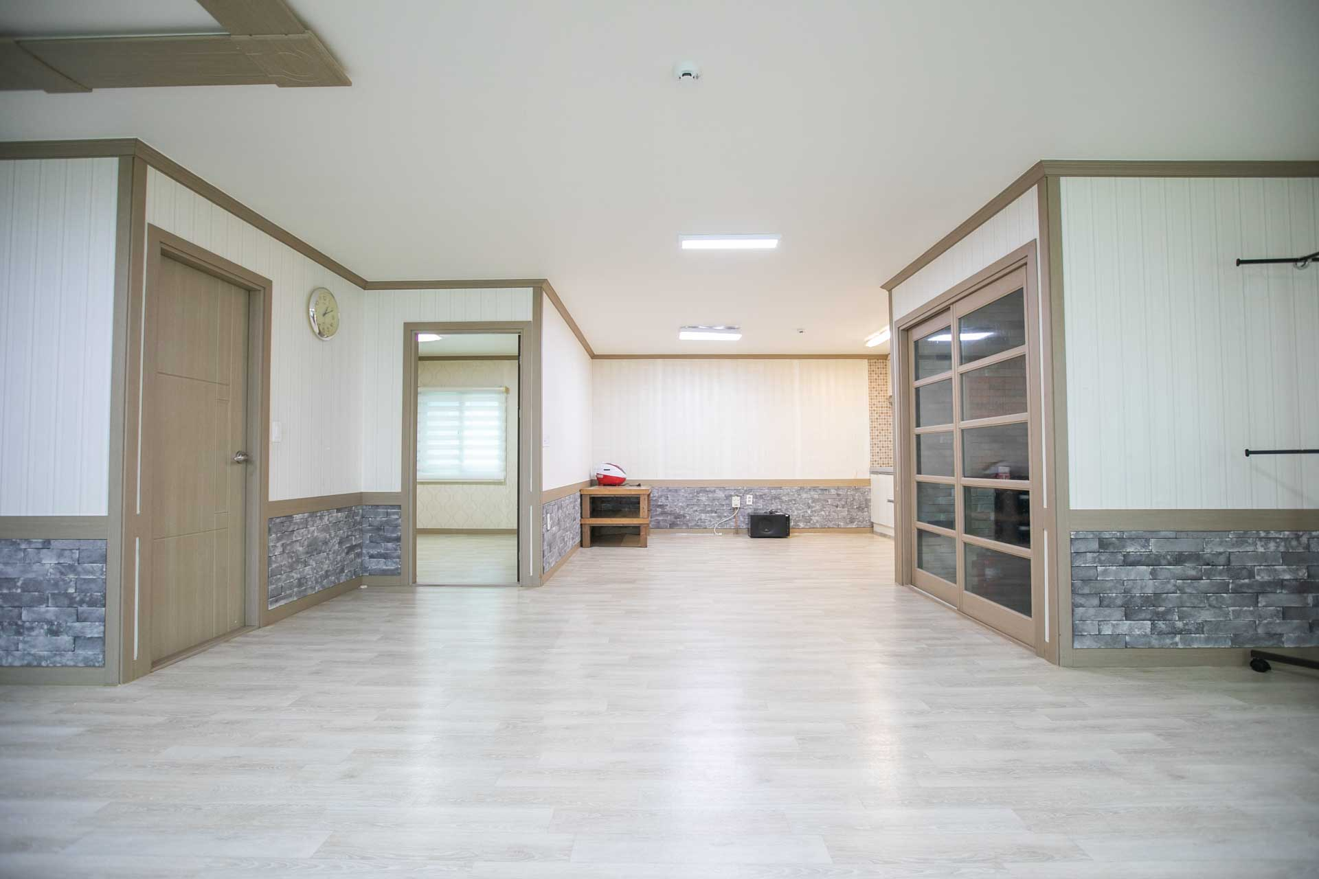 https://yaimg.yanolja.com/v5/2026/09/04/08/6a9a81f65305f2.14174994.jpg
