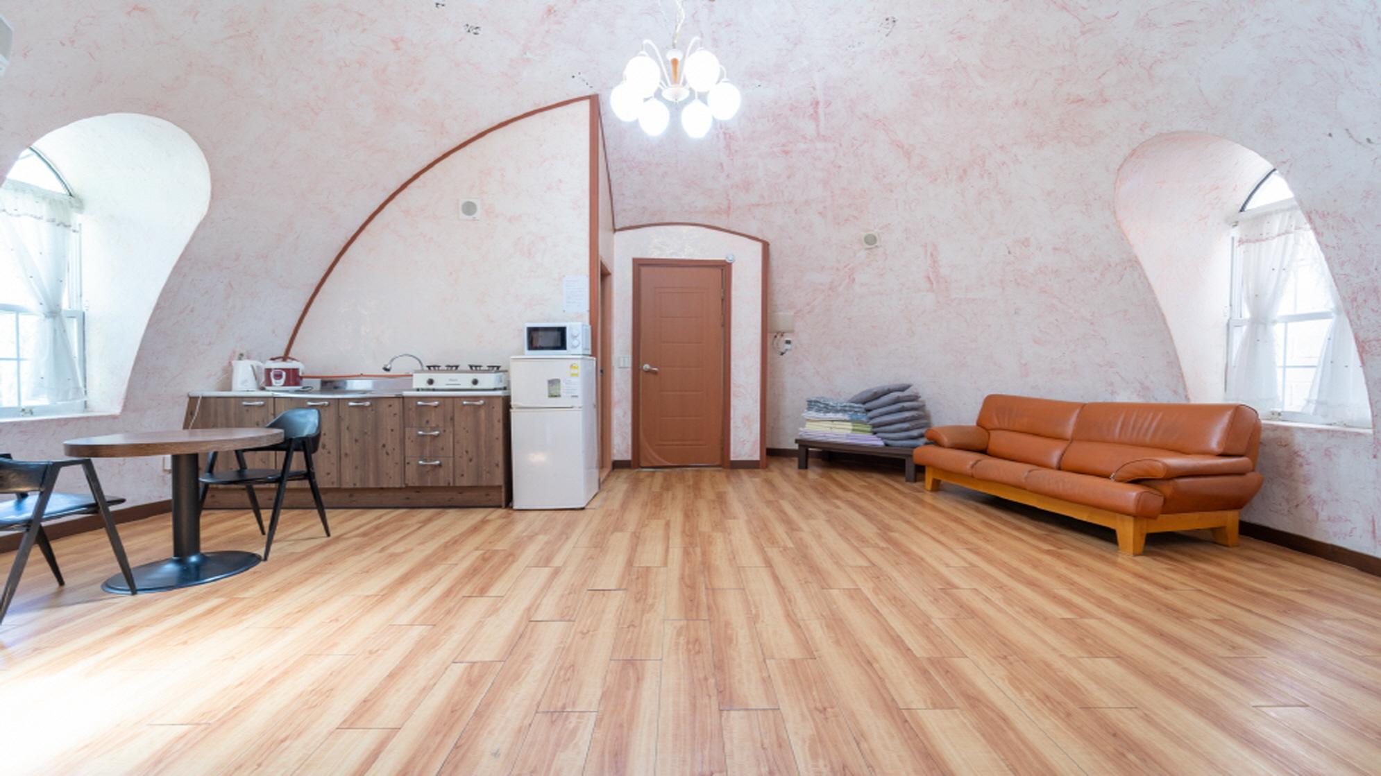 https://yaimg.yanolja.com/v5/2026/09/11/02/6aa369782573f7.73380018.jpg