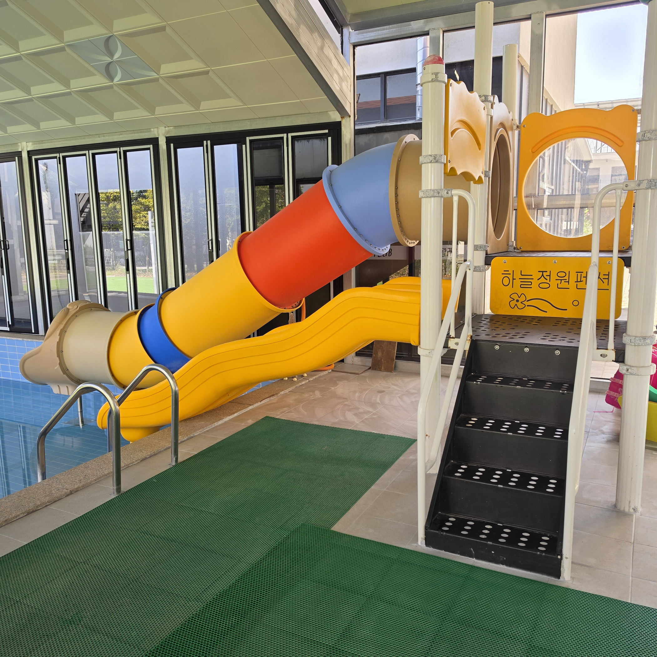 https://yaimg.yanolja.com/v5/2026/09/21/06/6ab0d09d6ee1a3.26544305.jpg