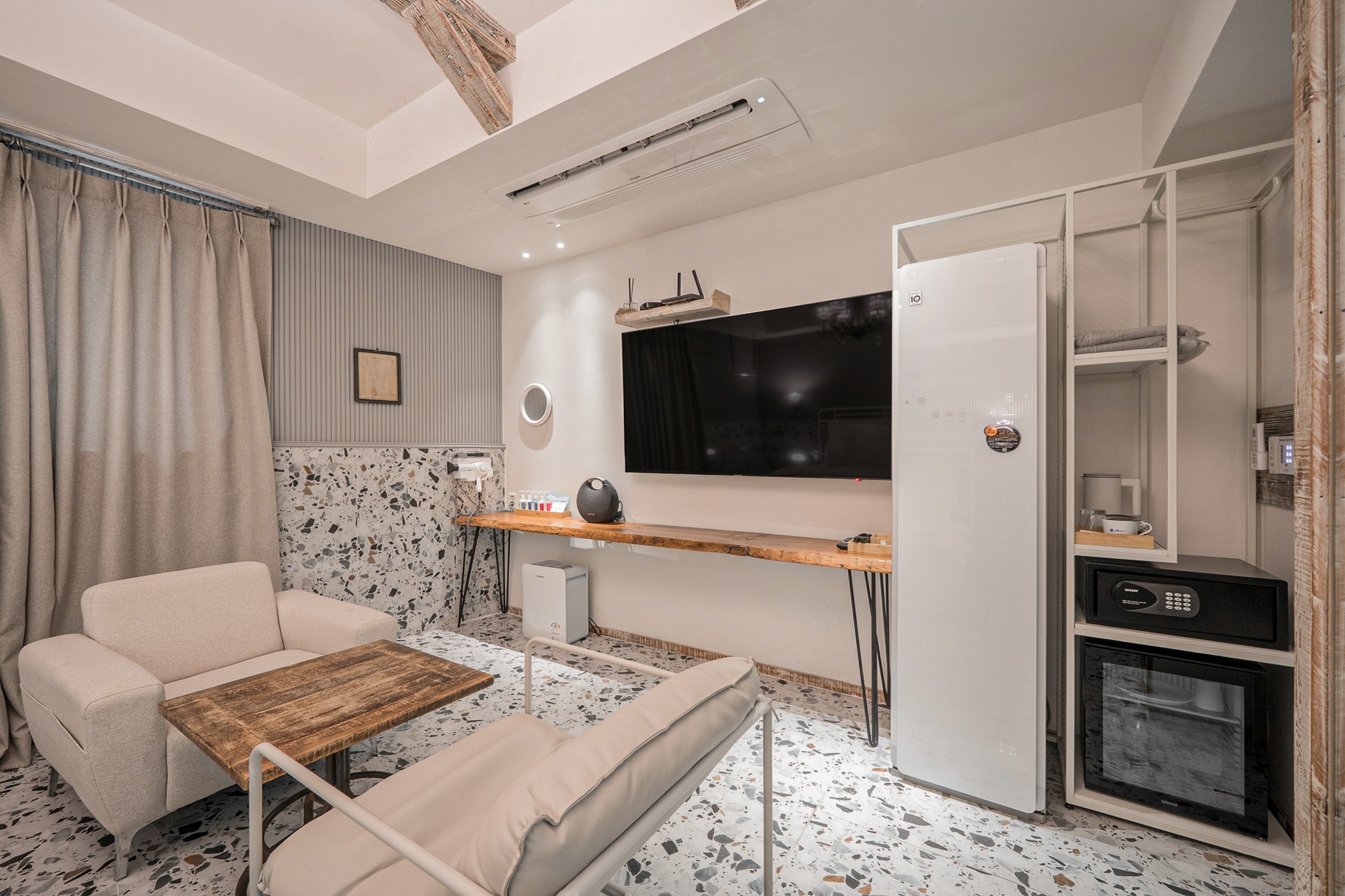 https://yaimg.yanolja.com/v5/2026/09/22/05/6ab20ea34ab765.50077634.jpg