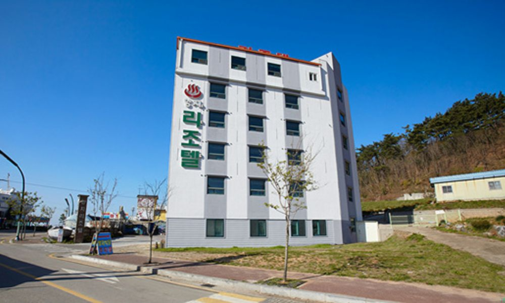 https://yaimg.yanolja.com/v5/2026/09/23/02/6ab3332d6cc314.92220195.jpg